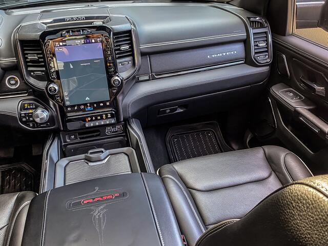 Dodge 1500 RAM 5.7 V8 Hemi eTorque 402PK Limited | FULL OPTIONS | PANO | HEAD-UP | LUCHTVERING | 4PLAY | FENDER FLARES |