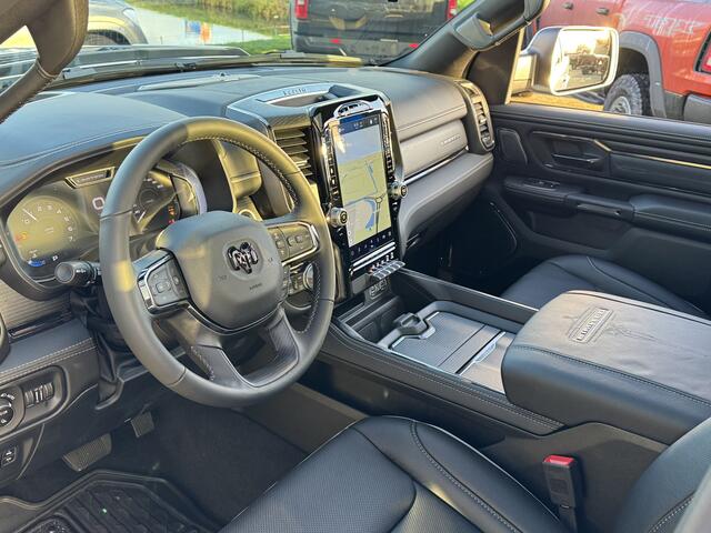 Dodge RAM PICKUP Limited BLACK PACKAGE | Full options! |
