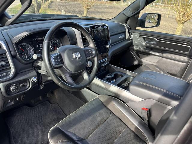 Dodge RAM PICKUP 5.7 V8 4x4 Crew Cab Laramie "Pano- H&K"