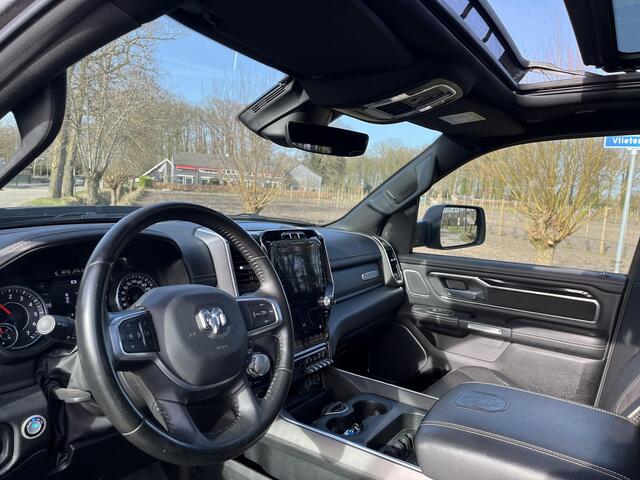 Dodge RAM PICKUP 5.7 V8 4x4 Crew Cab Laramie "Pano- H&K"