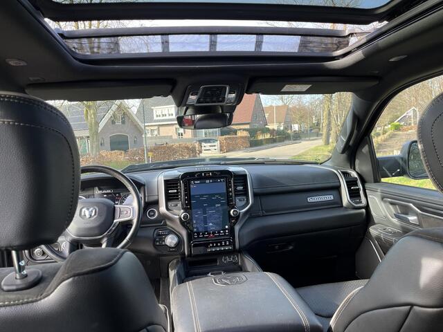 Dodge RAM PICKUP 5.7 V8 4x4 Crew Cab Laramie "Pano- H&K"
