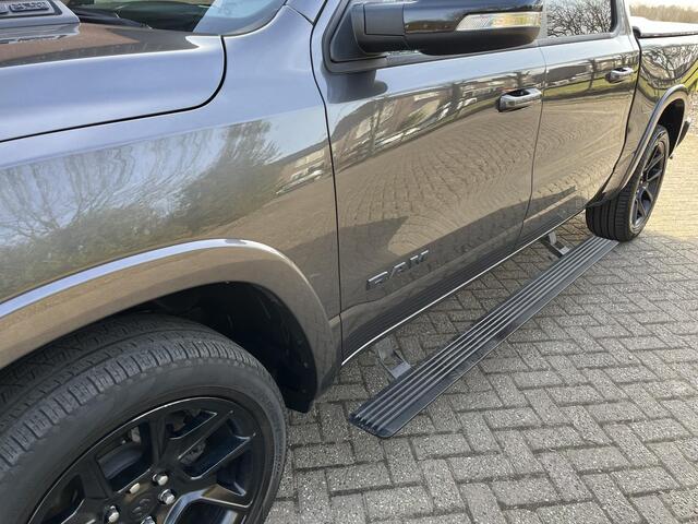 Dodge RAM PICKUP 5.7 V8 4x4 Crew Cab Laramie "Pano- H&K"