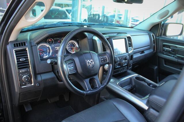 Dodge RAM PICKUP 5.7 V8 4x4 QC 6'4