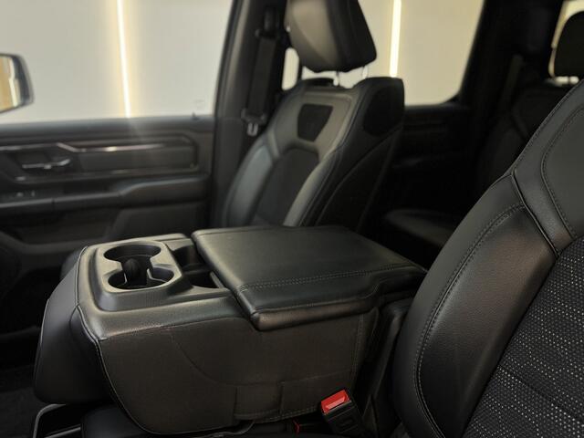 Dodge RAM PICKUP 1500 5.7 V8 4x4 Crew Cab Big Horn 6 ZITS!