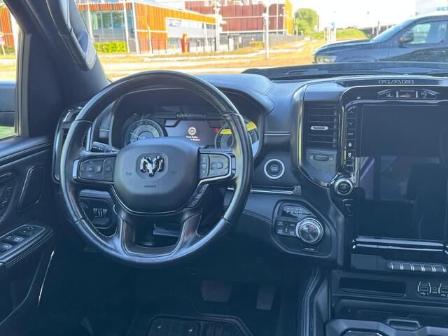 Dodge RAM PICKUP 5.7 V8 4x4 Crew Cab Limited Night