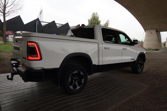 Dodge RAM PICKUP 5.7 V8 Hemi LPG3 4x4 CC Rebel