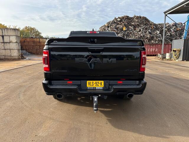 Dodge RAM PICKUP RAM 1500 LAREMIE 5.7 V8 l FULL BLACK l LUCHTVER l NAP l 360CAM l STOEL/STUURVER