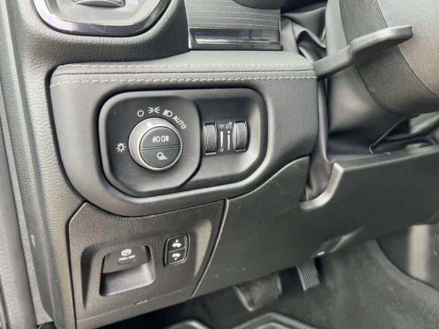 Dodge RAM PICKUP 5.7 HEMI V8 Night Edition, LIMITED, Luchtvering, Panorama VOL opties!