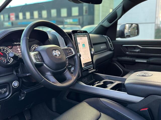 Dodge RAM PICKUP BJ2024 5.7 V8 4x4 Laramie Night 22inch / PANO / LPG / NL-AUTO