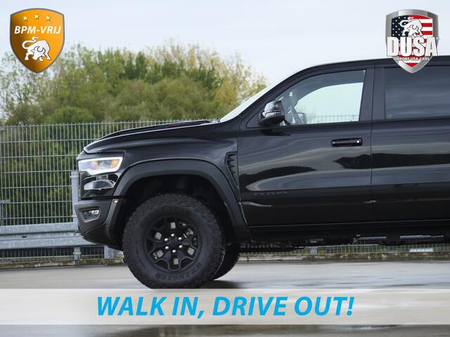 Dodge RAM PICKUP | RHO | 3.0L Twin-Turbo I6 | 4x4 | Crew Cab | Black Edition | Panoramadak | 14,4-inch Touchscreen | Passenger Display | Getoonde accessoires zijn verkrijgbaar tegen meerprijs
