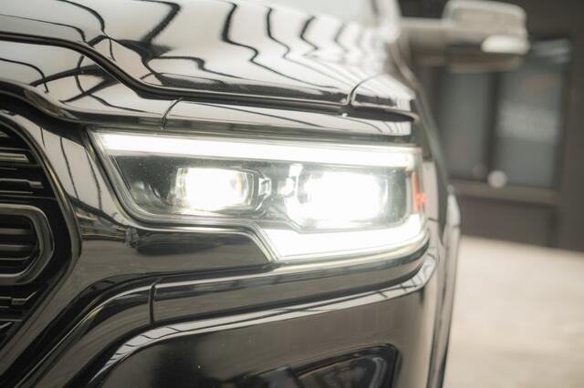 Dodge RAM PICKUP 4X4 Limitid Night