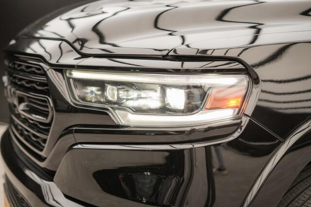 Dodge RAM PICKUP 4X4 Limitid Night