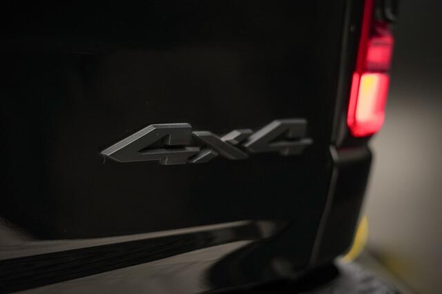 Dodge RAM PICKUP 4X4 Limitid Night