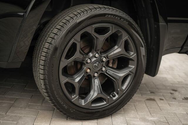 Dodge RAM PICKUP 4X4 Limitid Night