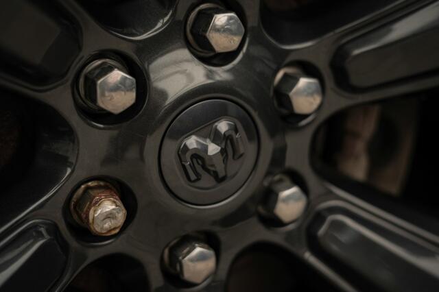 Dodge RAM PICKUP 4X4 Limitid Night