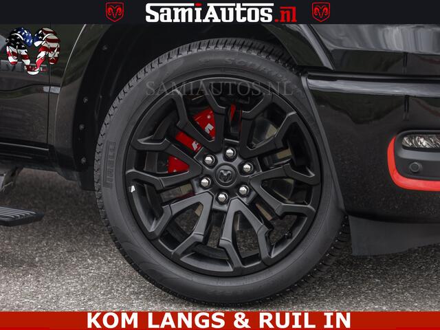 Dodge RAM PICKUP NIGHT PREMIUM | 426PK | STRIPING | LUCHTVERING | HUD | PANO | 360 CAM | Full Option | LIMITED WHEELS | De Meest Luxe Pick-Up in zijn Klasse | Comfortabele Dubbele Cabine met Royale 5 Zitplaatsen | EERSTE EIGENAAR | SMOKE PACK | BOM VOL |
