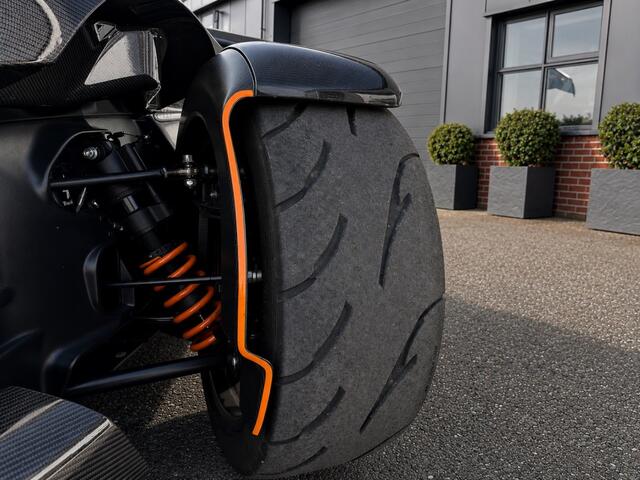 Donkervoort F22 2.5 Exposed Carbon Exterior