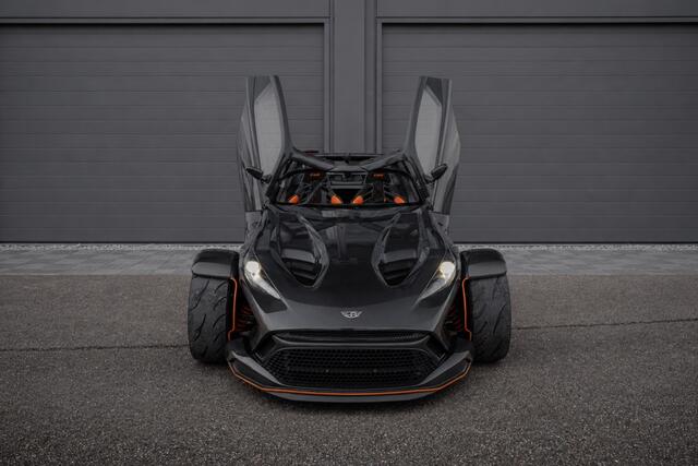 Donkervoort F22 2.5 Exposed Carbon Exterior