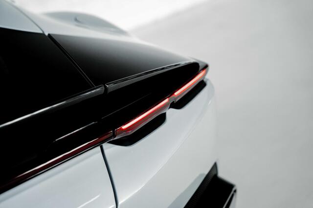 Ferrari 12Cilindri V12 l Carbon l Lift l Carbon Racing seats