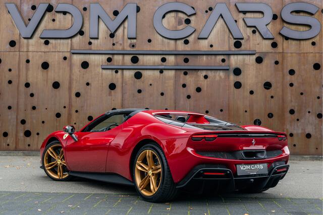 Ferrari 296 GTS 3.0 V6 | 1e Eigenaar | ACC | CarPlay | AFS | MyFerrari Connect | Daytona |