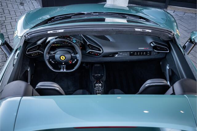 Ferrari 296 GTS 3.0 V6 - Verde Francesca | Spyder l 830PK! l Race Display l Racing Seats | Carbon