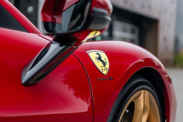 Ferrari 296 GTS 3.0 V6 | 1e Eigenaar | ACC | CarPlay | AFS | MyFerrari Connect | Daytona |