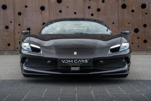 Ferrari 296 GTS 3.0 V6 | Akrapovic | Carbon Stoelen | CarPlay | AFS | Lift | Connect | Carbon | Orig. NL |