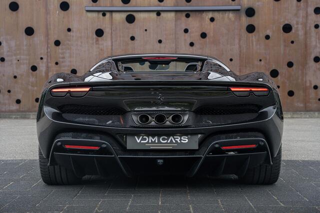 Ferrari 296 GTS 3.0 V6 | Akrapovic | Carbon Stoelen | CarPlay | AFS | Lift | Connect | Carbon | Orig. NL |