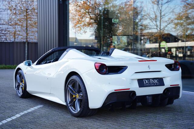 Ferrari 488 3.9 Spider HELE Passenger Display Carbon Lifting