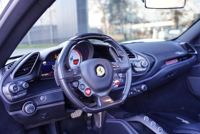 Ferrari 488 3.9 Spider HELE Passenger Display Carbon Lifting