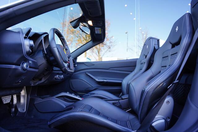 Ferrari 488 3.9 Spider HELE Passenger Display Carbon Lifting