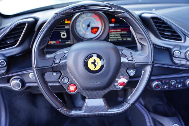 Ferrari 488 3.9 Spider HELE Passenger Display Carbon Lifting