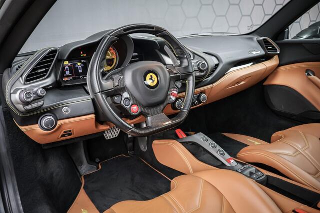 Ferrari 488 3.9 Spider HELE | LIFTING | GOLDRAKE RACING SEATS L | FULL PPF | CARBON LED STUUR | CAMERA | ADAPTIVE FRONT LIGHTING | GIALLO DETAILS | CARBON CENTRE CAPS | ETC.