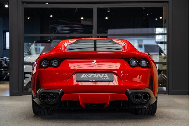 Ferrari 812 Superfast Lift Full Carbon 6.5 V12 Superfast Passenger Display HELE .