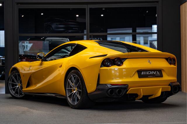 Ferrari 812 V12 Superfast HELE Atelier Full Carbon 6.5 V12 Superfast Giallo Triplo Painted Stripe