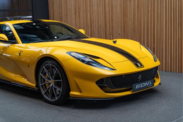 Ferrari 812 V12 Superfast HELE Atelier Full Carbon 6.5 V12 Superfast Giallo Triplo Painted Stripe