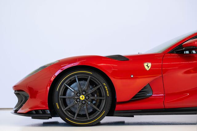Ferrari 812 Competizione 6.5 V12, Rosso F1 2007, Carbon Wheels