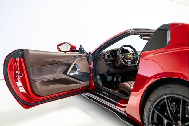Ferrari 812 GTS 6.5 V12 Atelier Rosso Magma Carbon Int + Ext