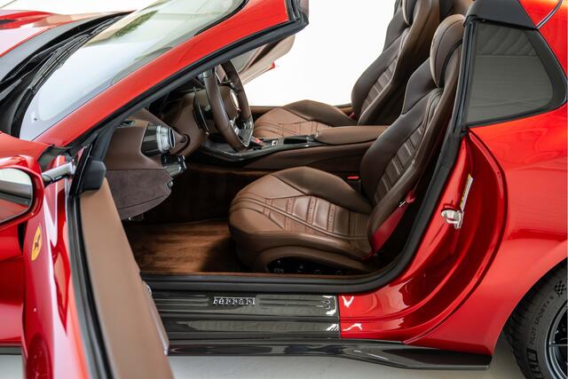 Ferrari 812 GTS 6.5 V12 Atelier Rosso Magma Carbon Int + Ext