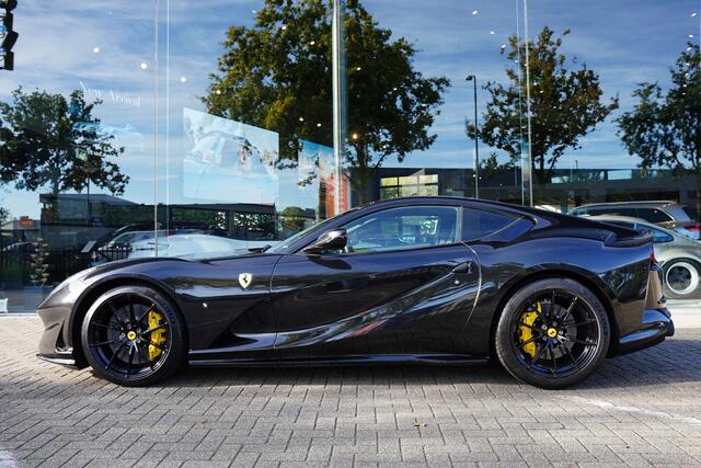 Ferrari 812 6.5 V12 Superfast HELE / Carbon / Lift / Passenger Display / Leder Nero