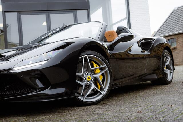 Ferrari F8 Spider 3.9 V8 [Nero Daytona Special Metallic] Carbon Racing Seats - Cuoio Alcantara - Lift - Passenger Display