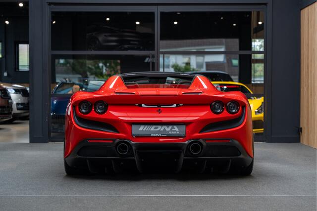 Ferrari F8 Spider Lift Matte Carbon Rosso Scuderia Tricolore Carbon Seat 3.9 V8 HELE