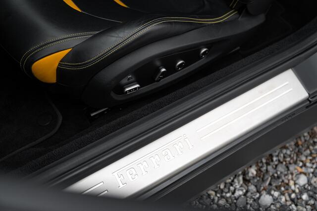 Ferrari GTC4 6.3 V12 690pk | Atelier | Passenger Display | Lift | Dealer Onderhouden.