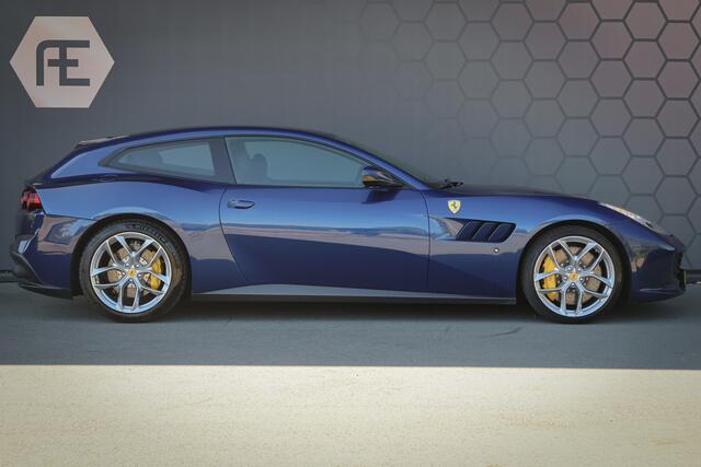 Ferrari GTC4 T 3.9 V8 | DEALER ONDERHOUDEN | APPLE CARPLAY | CARBON INTERIEUR | LIFT | CAMERA | PASSENGER DISPLAY |