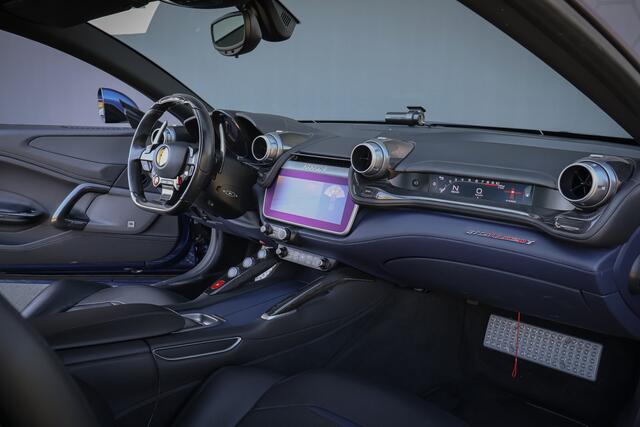 Ferrari GTC4 Lusso T 3.9 V8 | DEALER ONDERHOUDEN | APPLE CARPLAY | CARBON EXTERIEUR/INTERIEUR | LIFT | CAMERA | PASSENGER DISPLAY |
