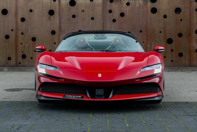 Ferrari SF90 Spider 4.0 V8 | 1e Eigenaar | Two-Tone | Lift | Carplay | AFS | Camera | HiFi | Carbon | Extracampionario |
