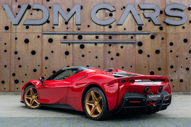 Ferrari SF90 Spider 4.0 V8 | 1e Eigenaar | Two-Tone | Lift | Carplay | AFS | Camera | HiFi | Carbon | Extracampionario |