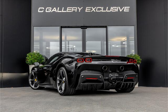 Ferrari SF90 Spider 4.0 V8 - Nieuwe Auto | Origineel NL | Lift | Full Carbon | Nero Daytona