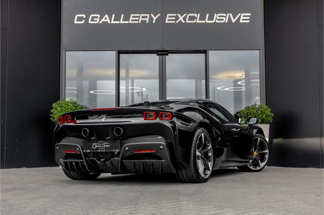 Ferrari SF90 Spider 4.0 V8 - Nieuwe Auto | Origineel NL | Lift | Full Carbon | Nero Daytona