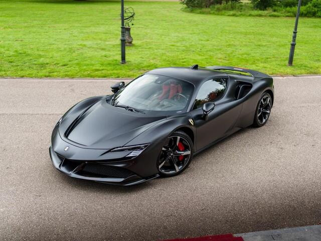 Ferrari SF90 Stradale 4.0 V8 1000 PK PHEV CARBON SEATS/STUUR LIFT CARPLAY AFS CAMERA